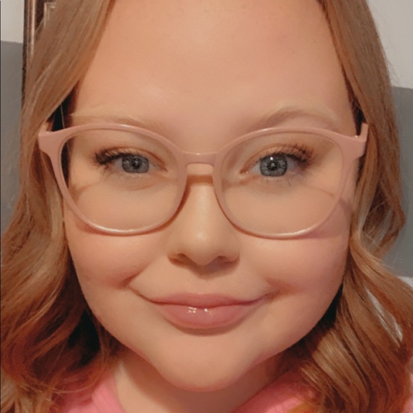 Meet your Posher, Claire - Picture 1 of 1